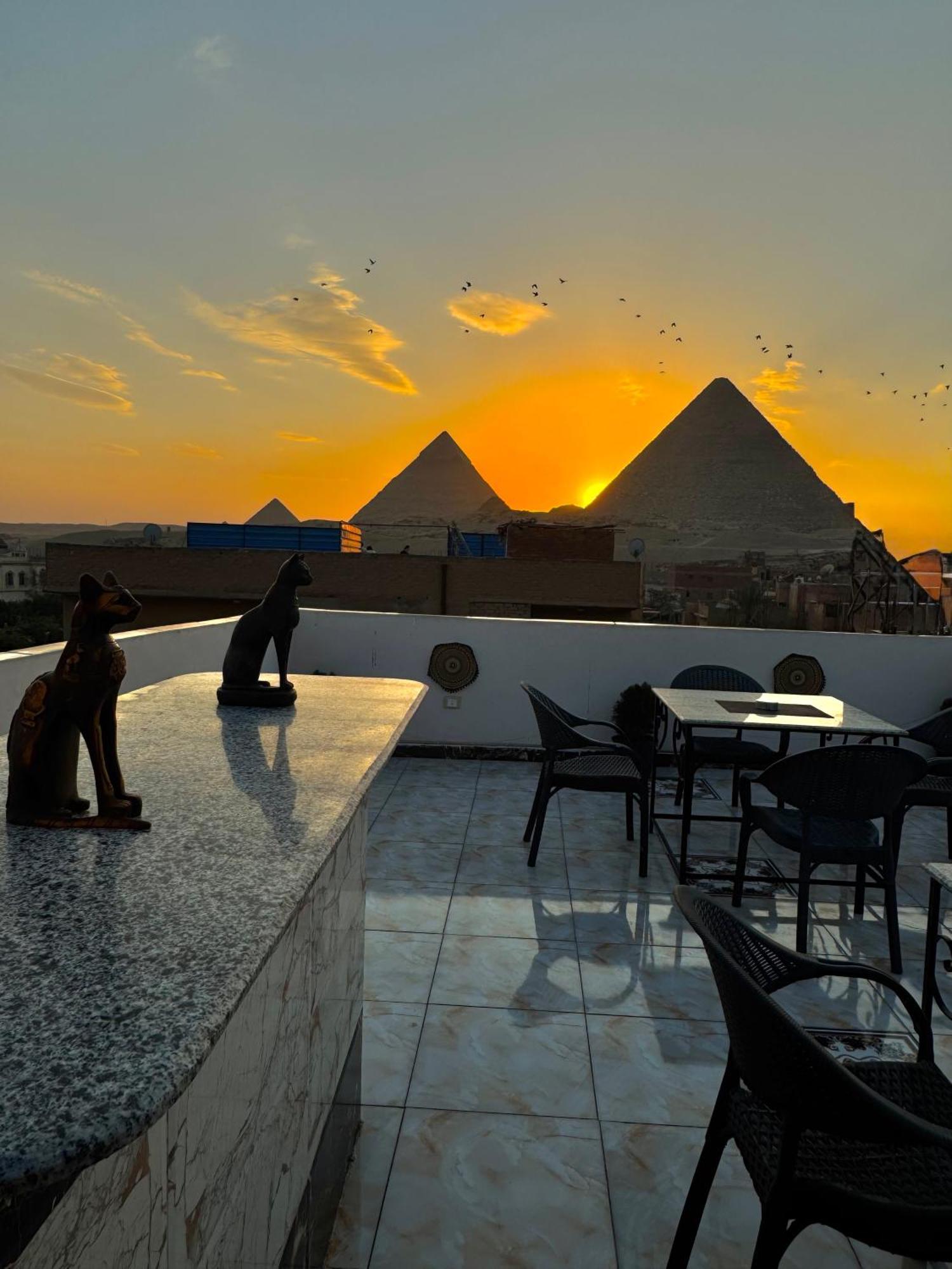 Horus Pyramids View * Kairo